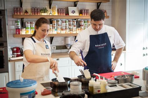 Кулинарная школа Novikov School представила новые курсы для новичков и ...