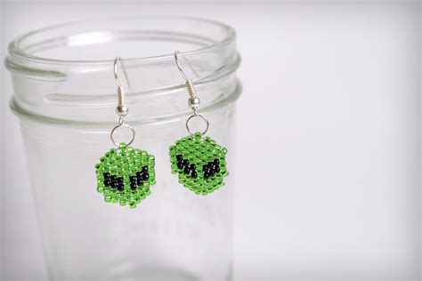 Alien Earrings 的图像结果
