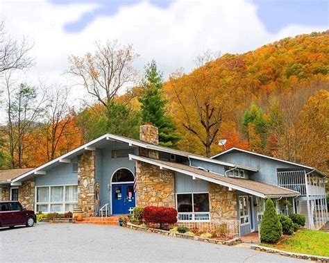 MEADOWLARK MOTEL WITH RESTAURANT & BAR (Maggie Valley) - Hotel Reviews ...