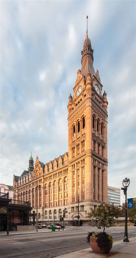 Milwaukee City Hall [building] : architecture