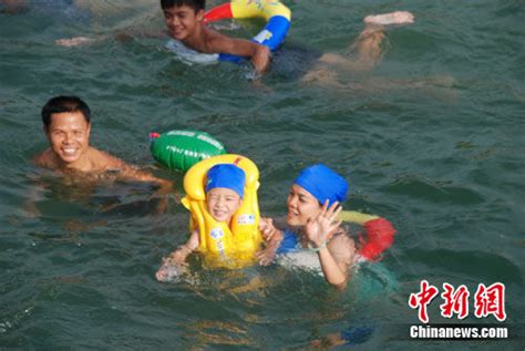 今天全国千多名游泳爱好者畅游漓江(图)-桂林生活网新闻中心