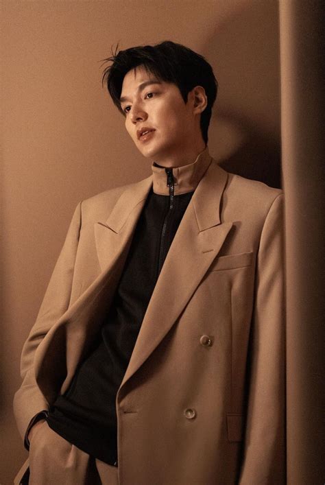 Modern Man Suit 的图像结果