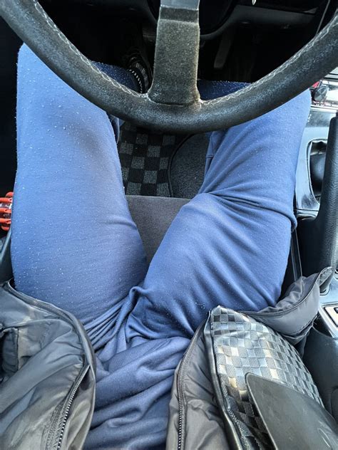 Tight jeans : r/Bulges