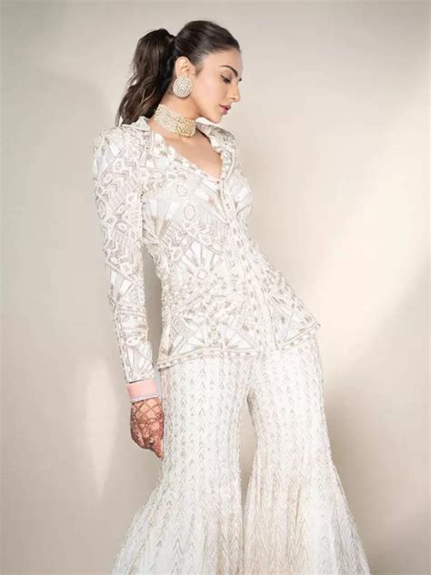 Rakul Preet Singh sets the bar high for ethnic fashion in ivory ...