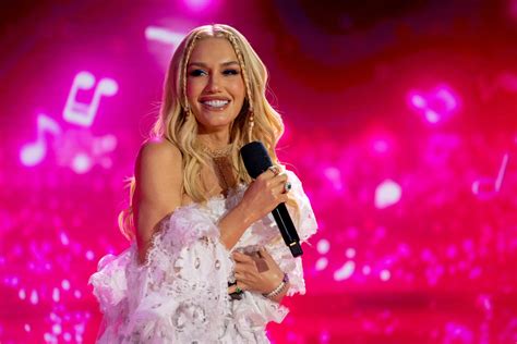 Gwen Stefani Promotes Hallow App