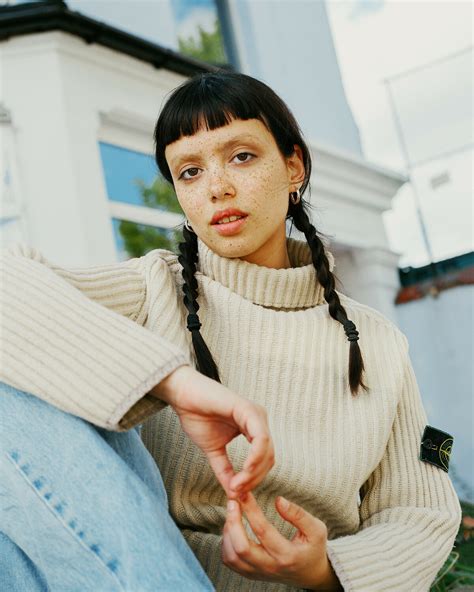 Emily B - Women -Mainboard - Nevs