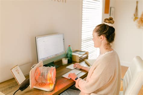 Using an Infrared Light for Healing 的图像结果