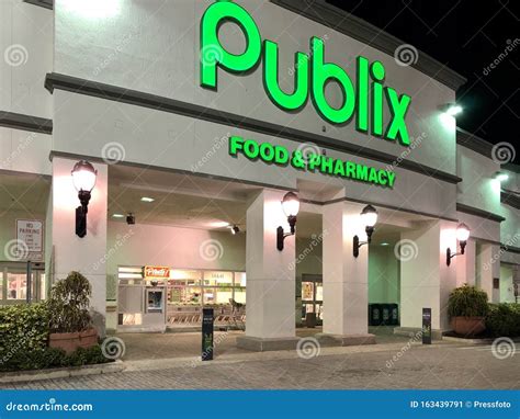 Publix Supermarket in North Miami Editorial Photo - Image of retail ...
