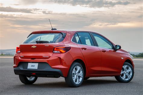 Novo Chevrolet Onix hatch: confira todas as versões, equipamentos e preços | Quatro Rodas
