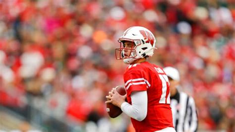 Wisconsin QB Jack Coan injures foot at practice