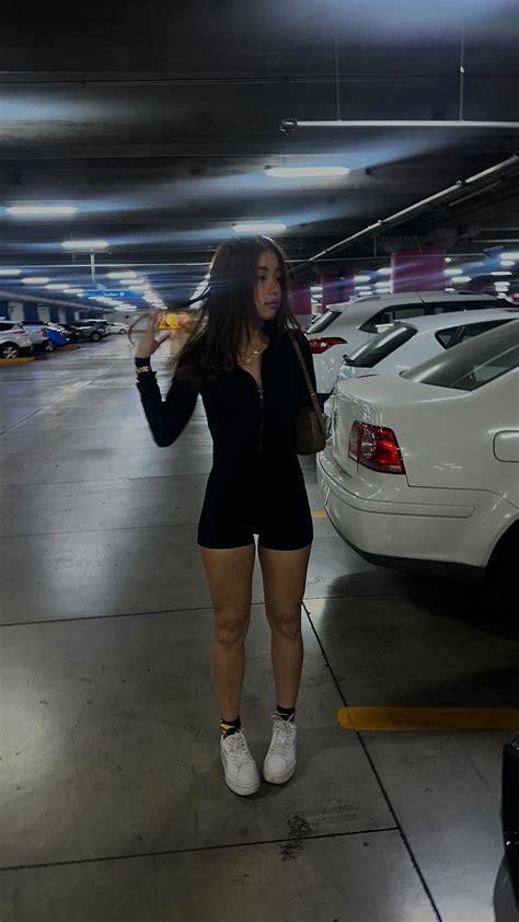 Valeria Madrigal🖤 | yo lo tengoo m’a🖤 se vienen muchos Reel en diciembreee💋 de bailes, grwm ...