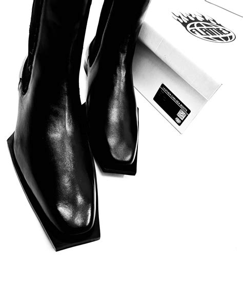 LEATHER CHELSEA BOOT – THE FLAMES
