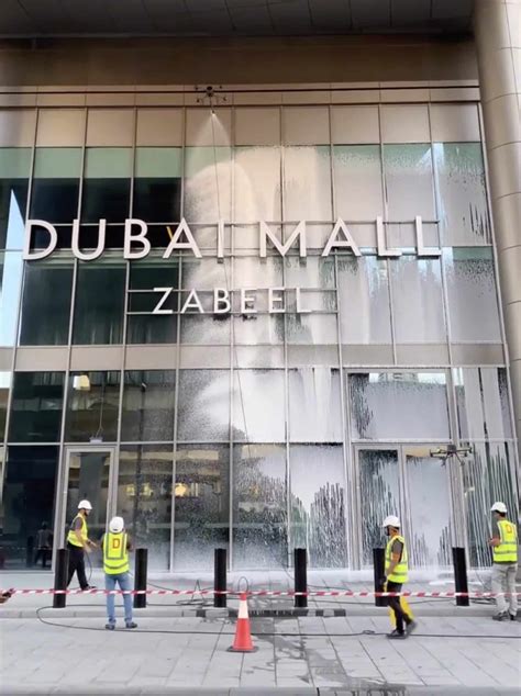 Drones Revolutionize Window Cleaning At Dubai Mall