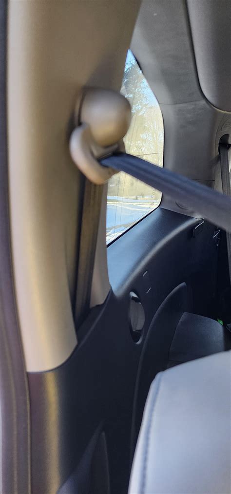 Seatbelt locked while wrapped around headrest of 2017 Honda Pilot : r/fixit