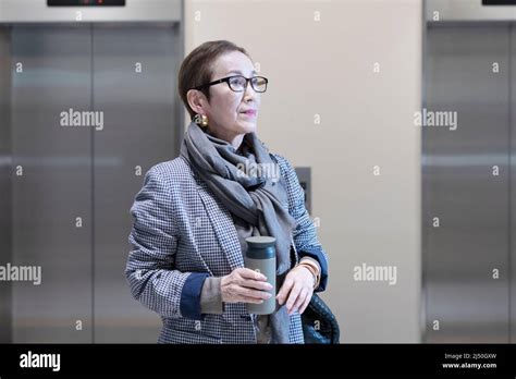 Business Women Going to Work 的图像结果