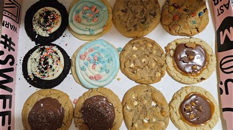 CRUMBL COOKIE BIRTHDAY CAKE OREO TWIX - YouTube