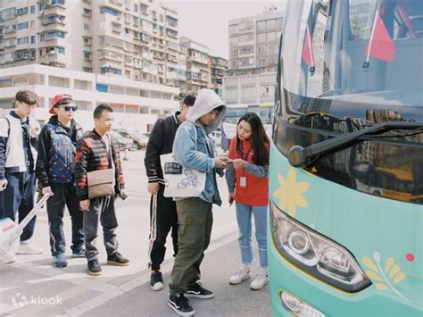 Shared Bus Transfers between Chengdu and Jiuzhaigou, Chengdu, China ...