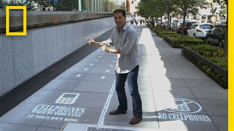 Texting While Walking Accidents 的图像结果