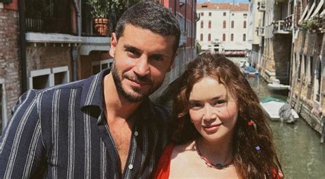 Seray Kaya i Berk Oktay se zabavljaju na setu kao deca! - Najbolje ...