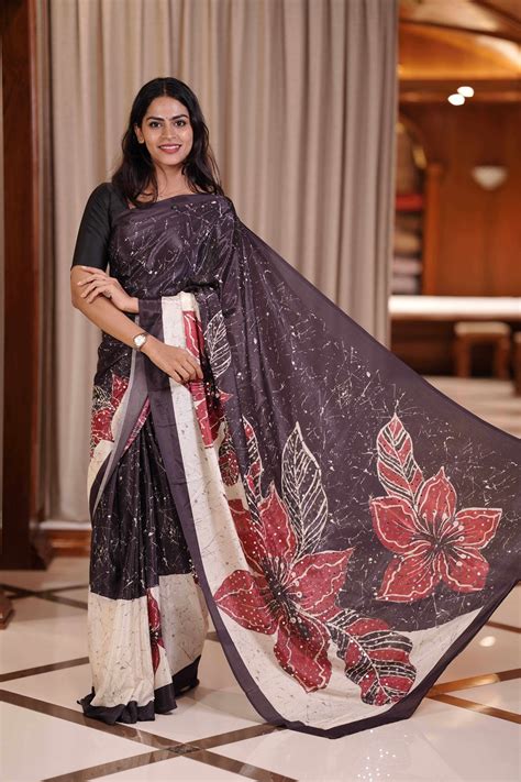 Black and Creme Masakali Saree with Flowers highlighted on Pallu with