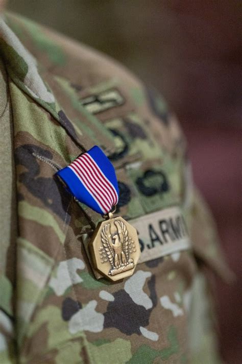 Paratrooper receives Soldier's Medal for heroic actions during 2021 ...