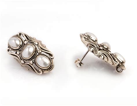 925 Sterling Silver Rawa Studs with Pearls – Neeta Boochra Jewellery