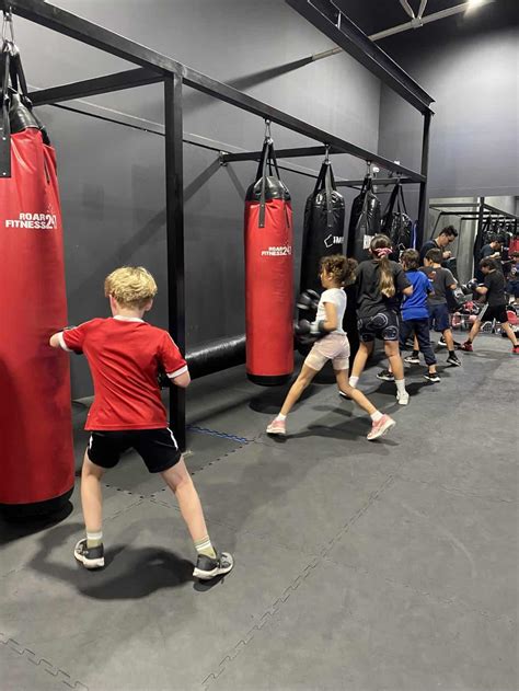 Kids Boxing 的图像结果