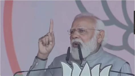 PM Modi in Kasganj: पीएम मोदी बोले- परिवारवादियों ने अपनी तिजोरी भरी ...