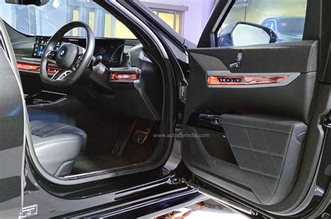 BMW 7 Series Protection: features and details | Autocar Professional