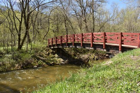 A Sunny Hike in Seven Mile Creek Park (St. Peter, MN)