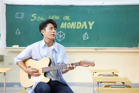 韦礼安好歌不间断 《See You on Monday》MV 重返18岁 回到校园高唱青春 | Sony Music ...