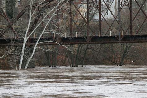 Delaware River crests right around minor flood stage at Easton (PHOTOS ...