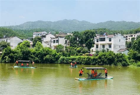 汉阳月湖，被誉为“武汉市最美客厅”，城市建筑犹如建在森林中_长江