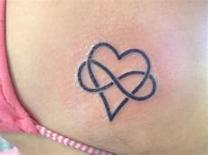 tatuaggio cuore con fiori bellissimi tatuaggi stilizzati e astratti lettere tatuaggio cuore con fiori bellissimi tatuaggi stilizzati e astratti lettere