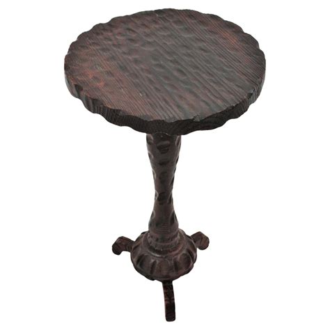Guéridon colonial espagnol d'appoint ou table d'appoint en bois sculpté ...