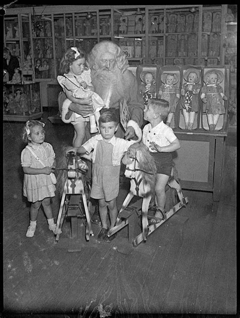 Vintage Photos of Santa Claus that Look Totally Bizarre (and ...