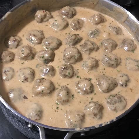 Easy Swedish Meatballs are homemade meatballs in a rich brown gravy ...