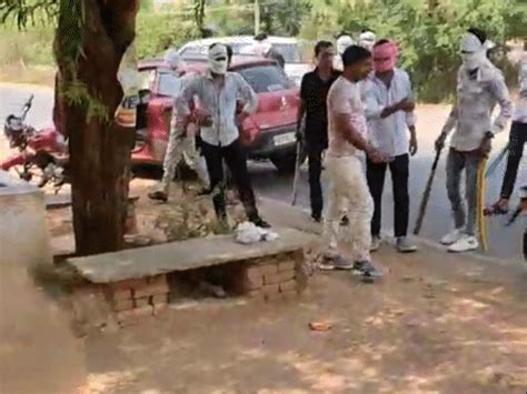 Goons corner youth in Bhind, MLA arrives and draws gun: Attackers flee ...