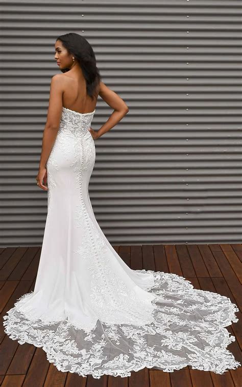 Simple Sheath Lace Wedding Dress with Detachable Train | Martina Liana Wedding Dresses