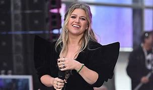Image result for Kelly Clarkson joins street musician