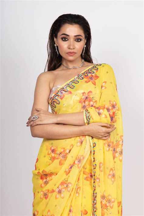 Fun Georgette Saree - Yellow – Cloture