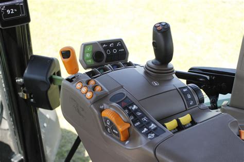 Der neue 5R Kompakttraktor von John Deere in Bildern | agrarheute.com