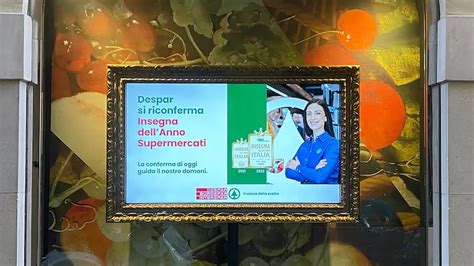 Window Digital Signage 的图像结果