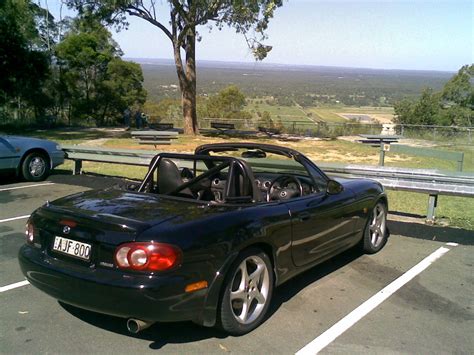 2000 Mazda MX-5 Miata VINs, Configurations, MSRP & Specs - AutoDetective
