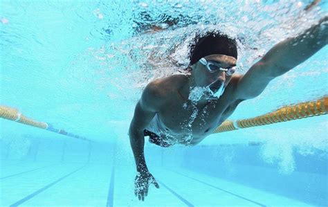 想游好自由泳技巧，必须掌握打腿与呼吸配合，轻松游50米自由泳 - YouTube