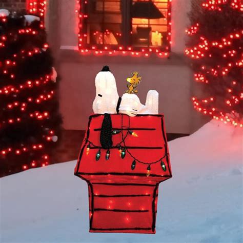 Snoopy Christmas Doghouse