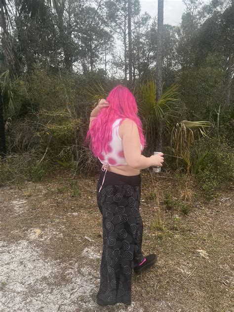 stripping in nature> 💓🎀💗 : r/SwipeToStrip