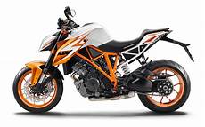 Ktm Superduke 1290 R 2016 by Laferrari Vs Ktm 1290 Duke R In Epic Tug Of War Ktm Superduke 1290 R 2016