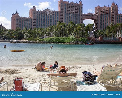 Bahamas Paradise Island Beachfront Editorial Photo - Image of beach ...