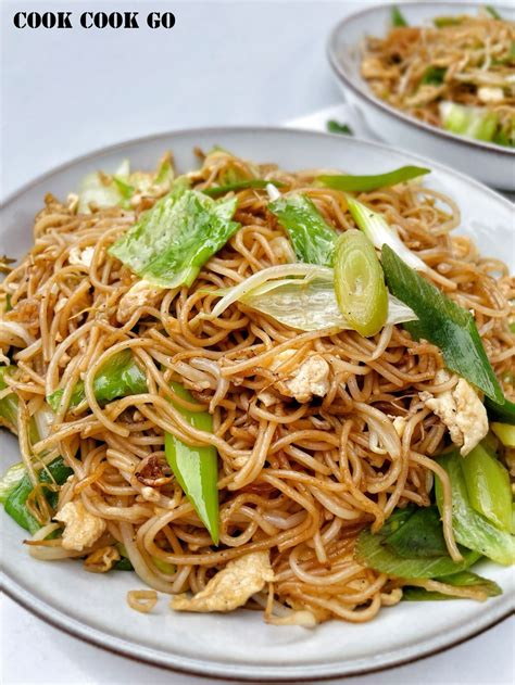 Easy Fried Rice Noodles with Eggs 鸡蛋炒米粉 - COOK COOK GO